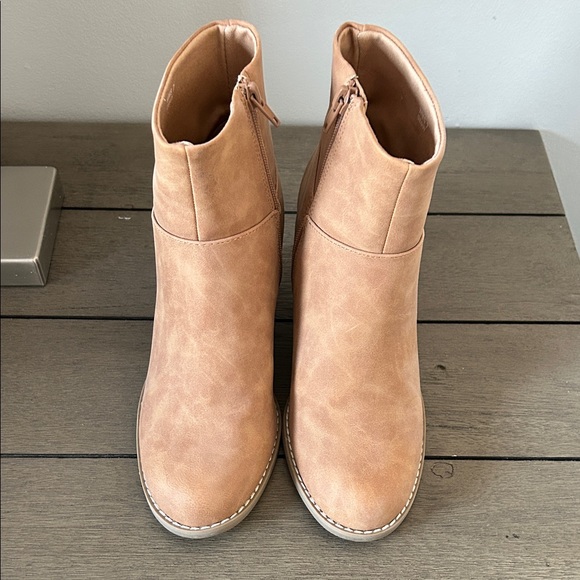 Tan Wedge Ankle Boots DV size 7 - Picture 2 of 6